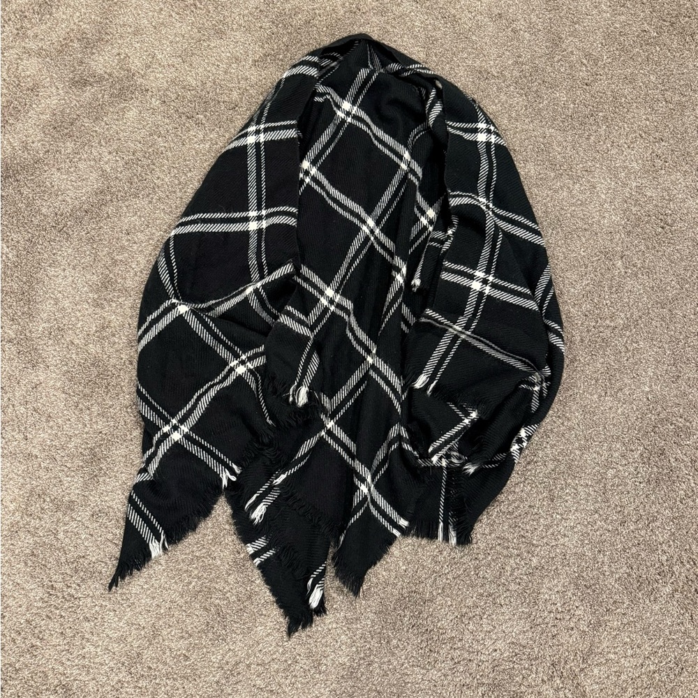 Old Navy Checkered Black and White Sweater Scarf Poncho